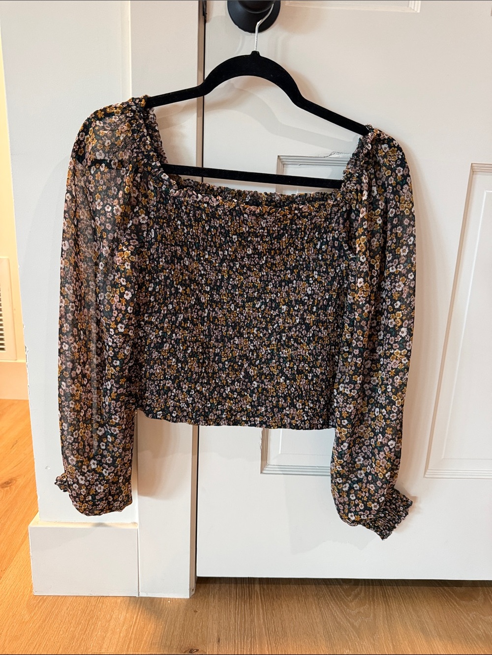 Smocked Long-Sleeve Floral Crop Top - Black Floral